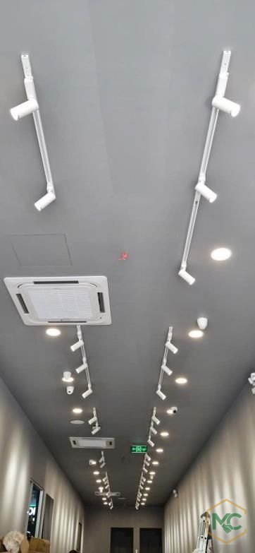 Máy lạnh âm trần tại cửa hàng chuỗi bán lẻ
